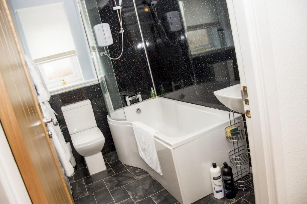 Distillery Apartment 1 เอลจิน ภายนอก รูปภาพ